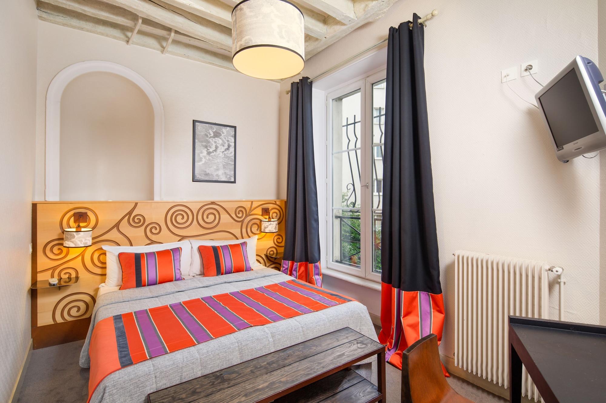 Claret Hotel 3*