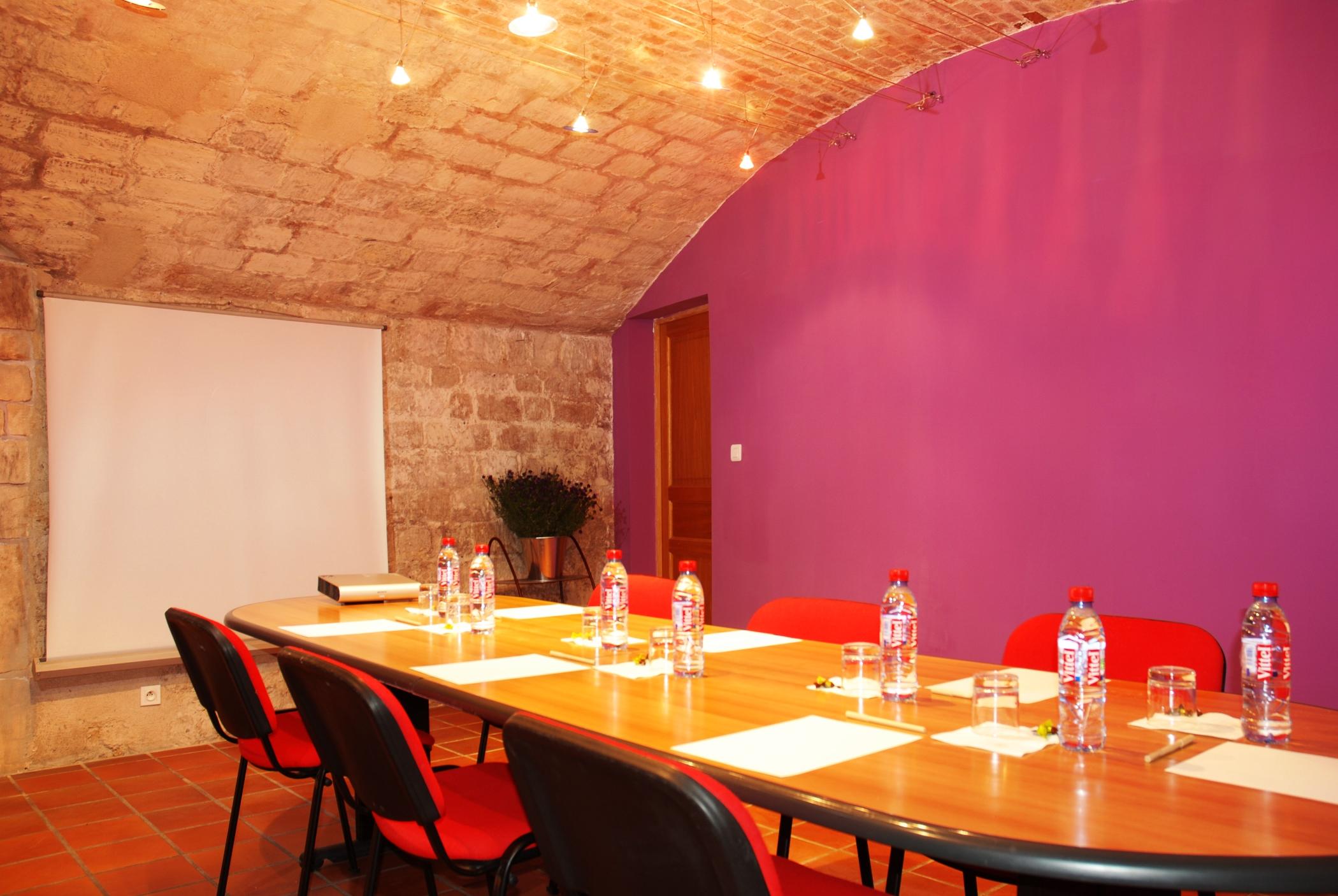 Claret Hotel 3*