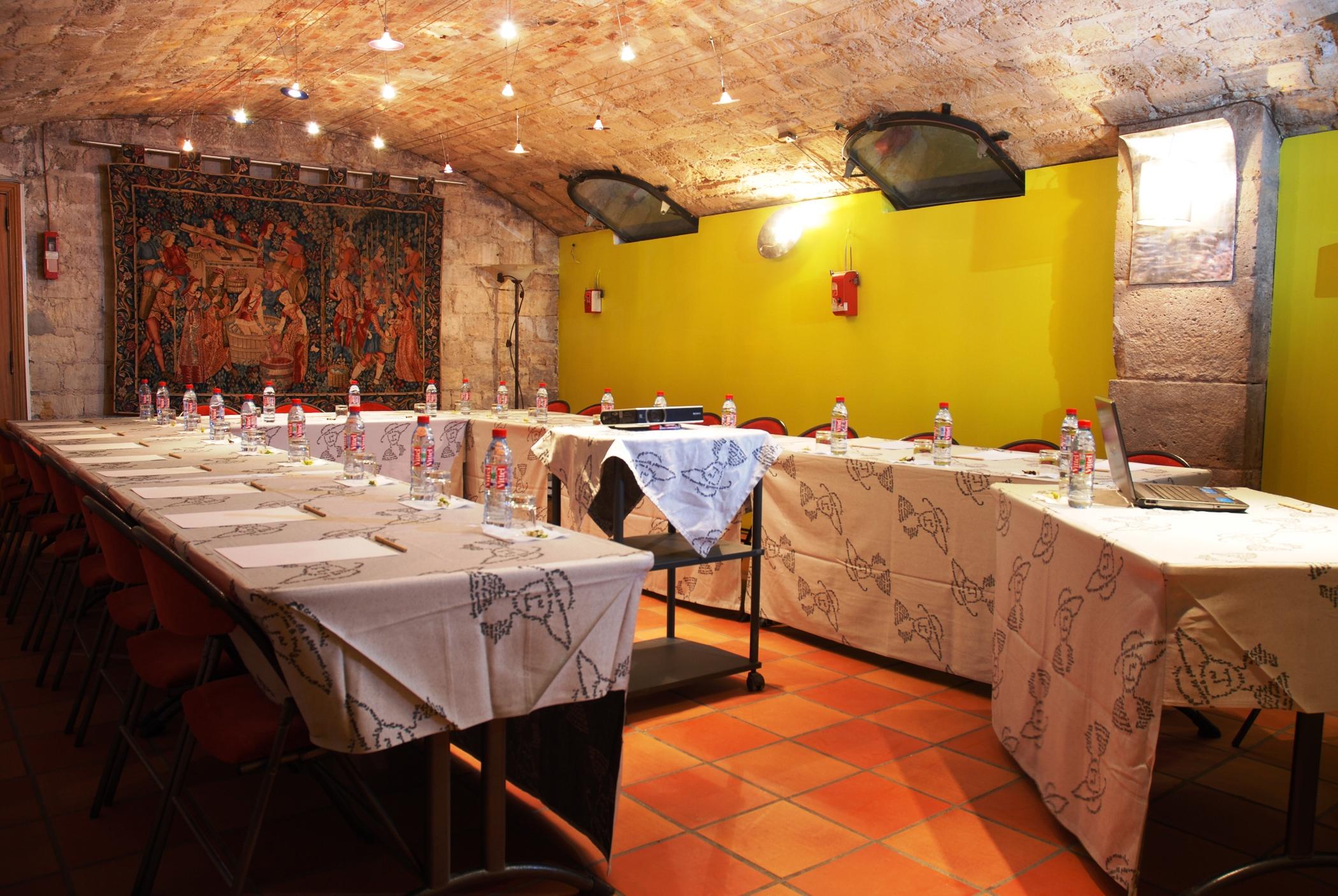 Claret Hotel 3*