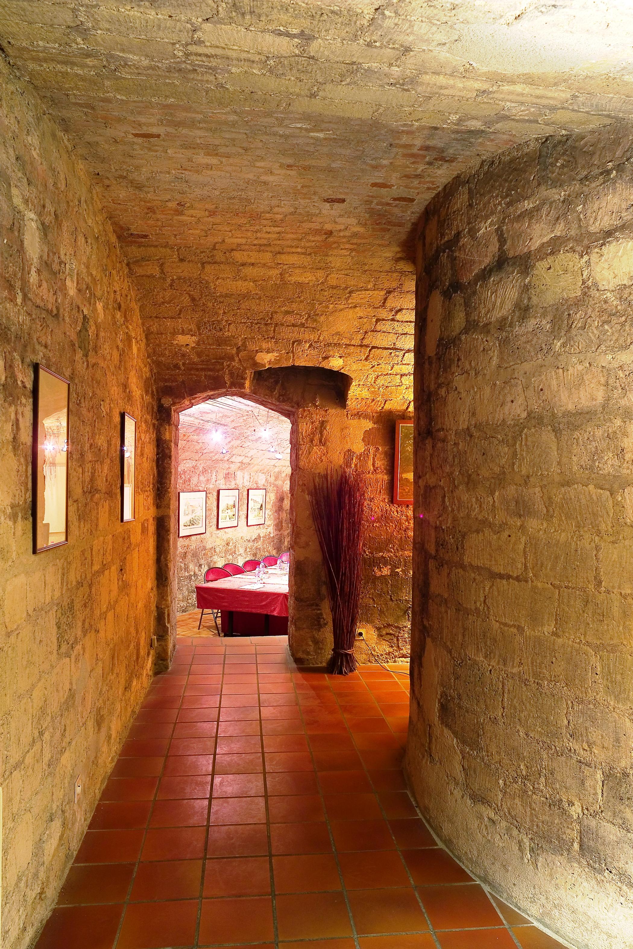 Claret Hotel